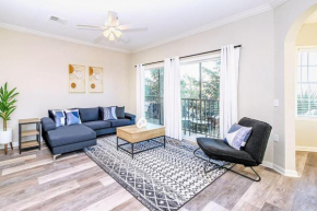 Cozy 2BR Condo - Private Balcony - Near Disney